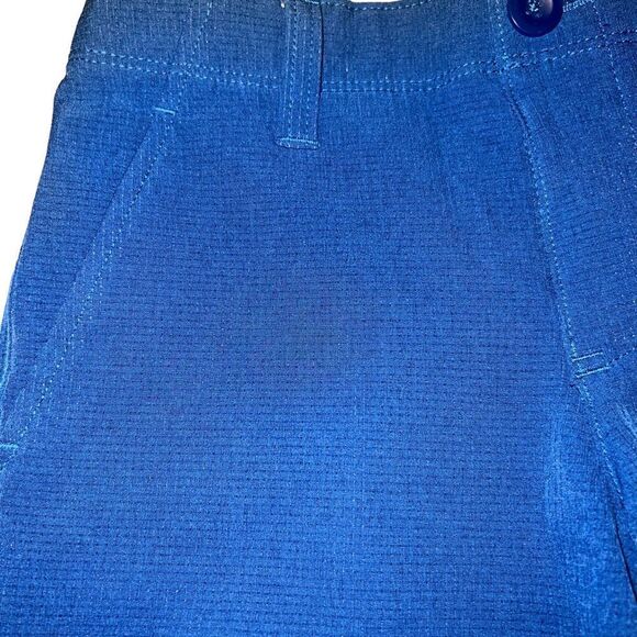 NWOT Under Armour flat front blue and black loose fit heat gear shorts size 8 - Picture 4 of 7